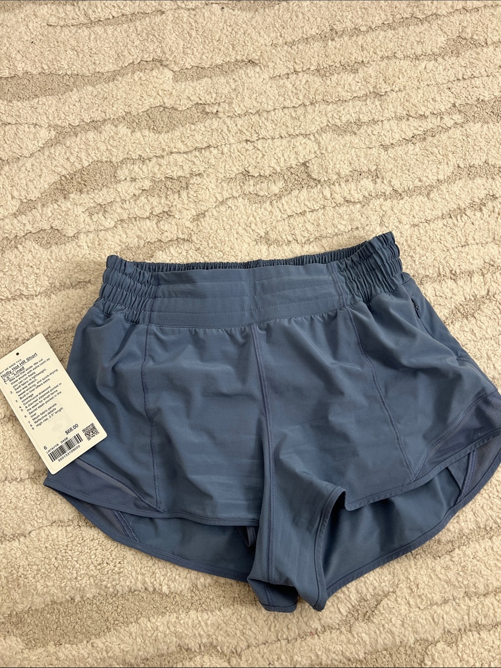Like new: lululemon Blue Hotty Hot Shorts High Rise 2.5” - Size 6